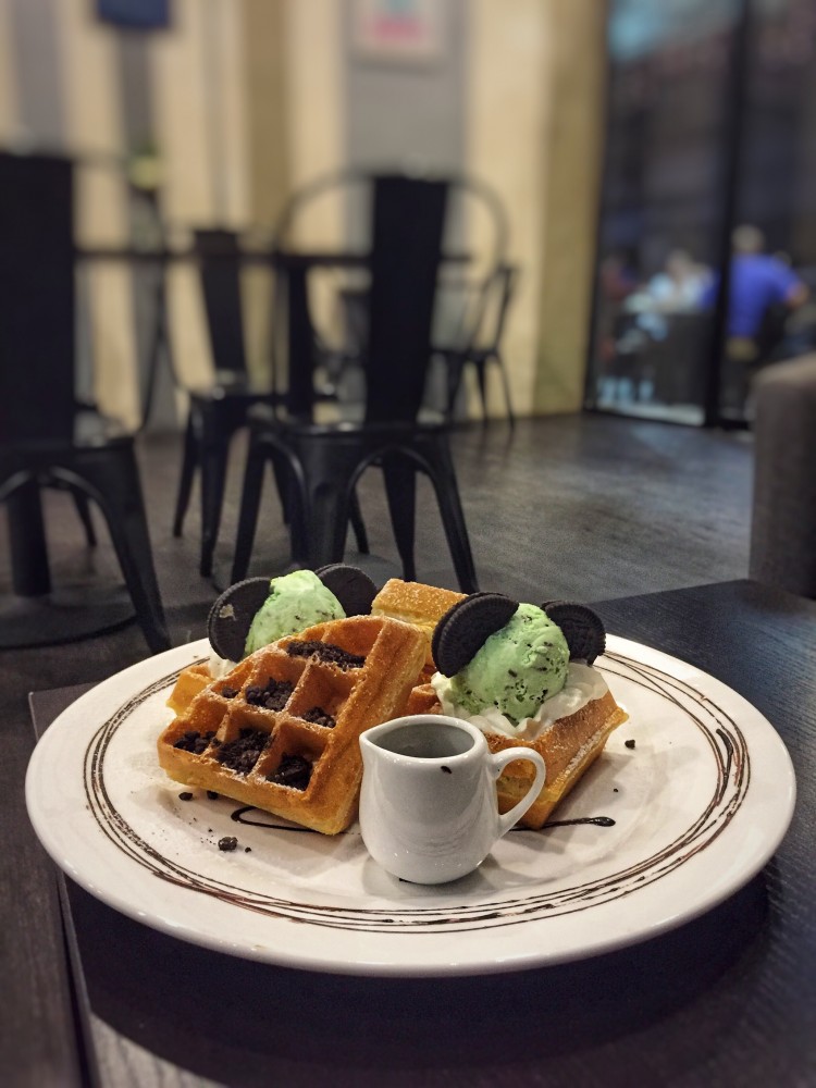 Oreo Mint Waffles Drizzled with Chocolate Sauce