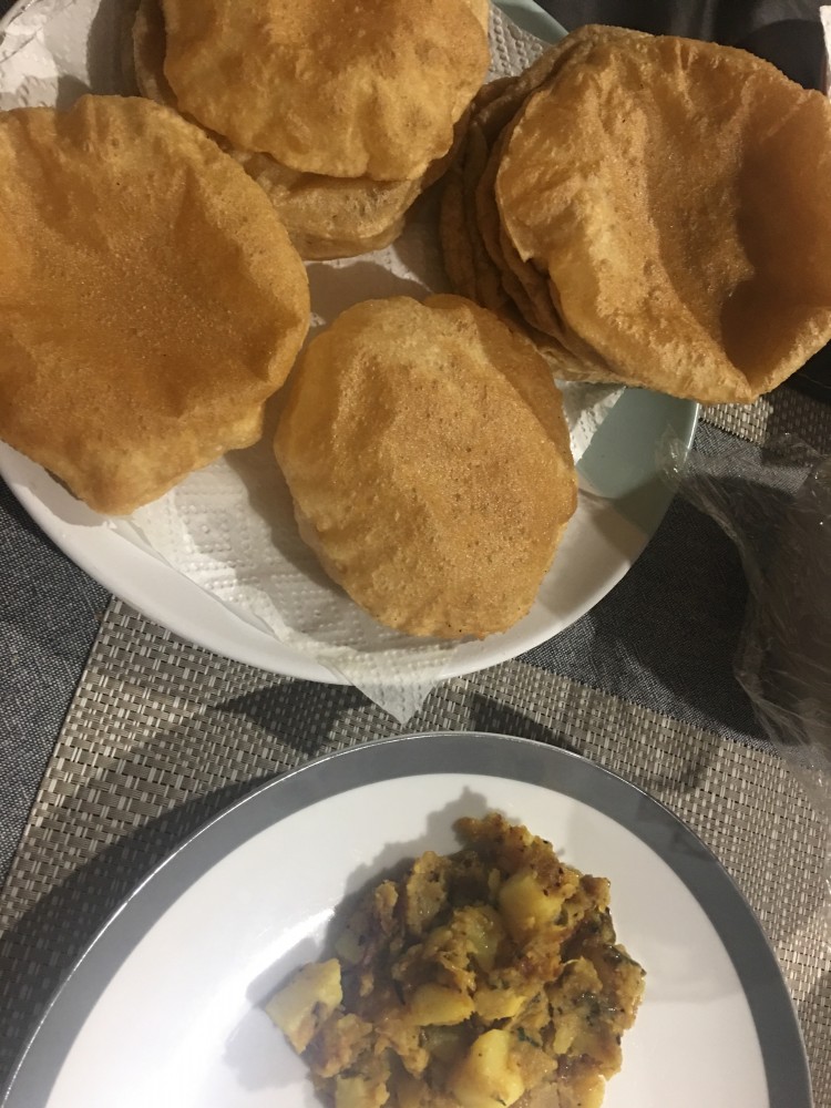 Stir fried potatoes and puffed bread