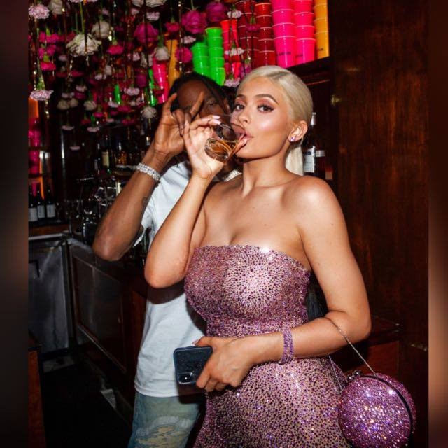 Who loves Kylie and Travis ?