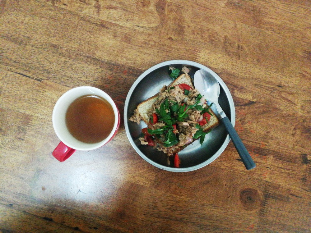 Tuna, cherry tomatoes,toast,greentea