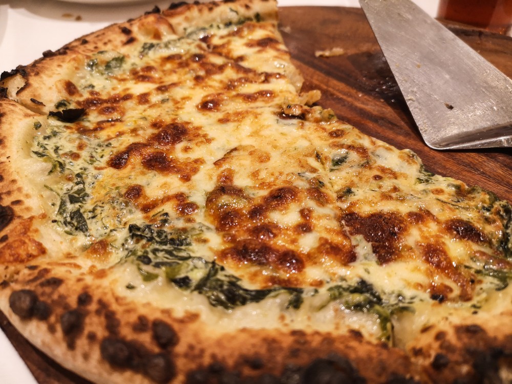 Spinach and Goat Cheese pizza ��