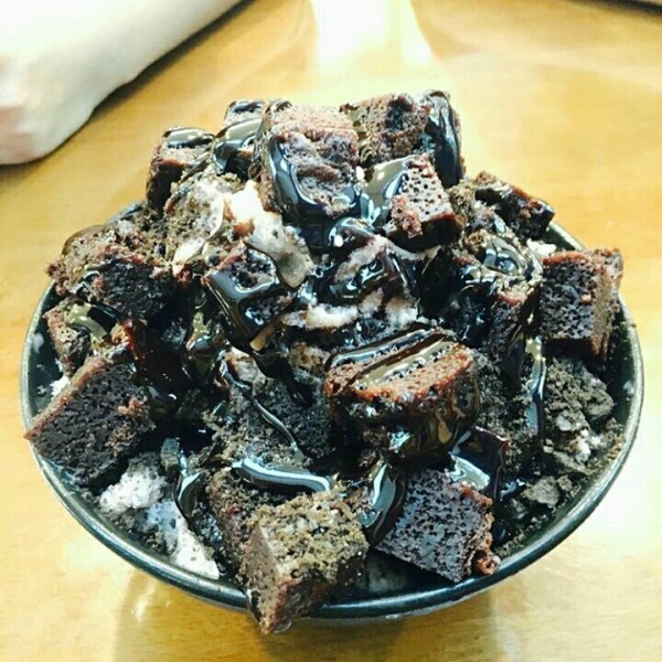 Chocolate brownie bingsu 